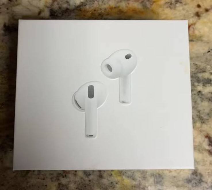Apple AirPods Pro 3 Active Noise Cancelling Earbuds w/UCB-C Magsafe Unused Open
