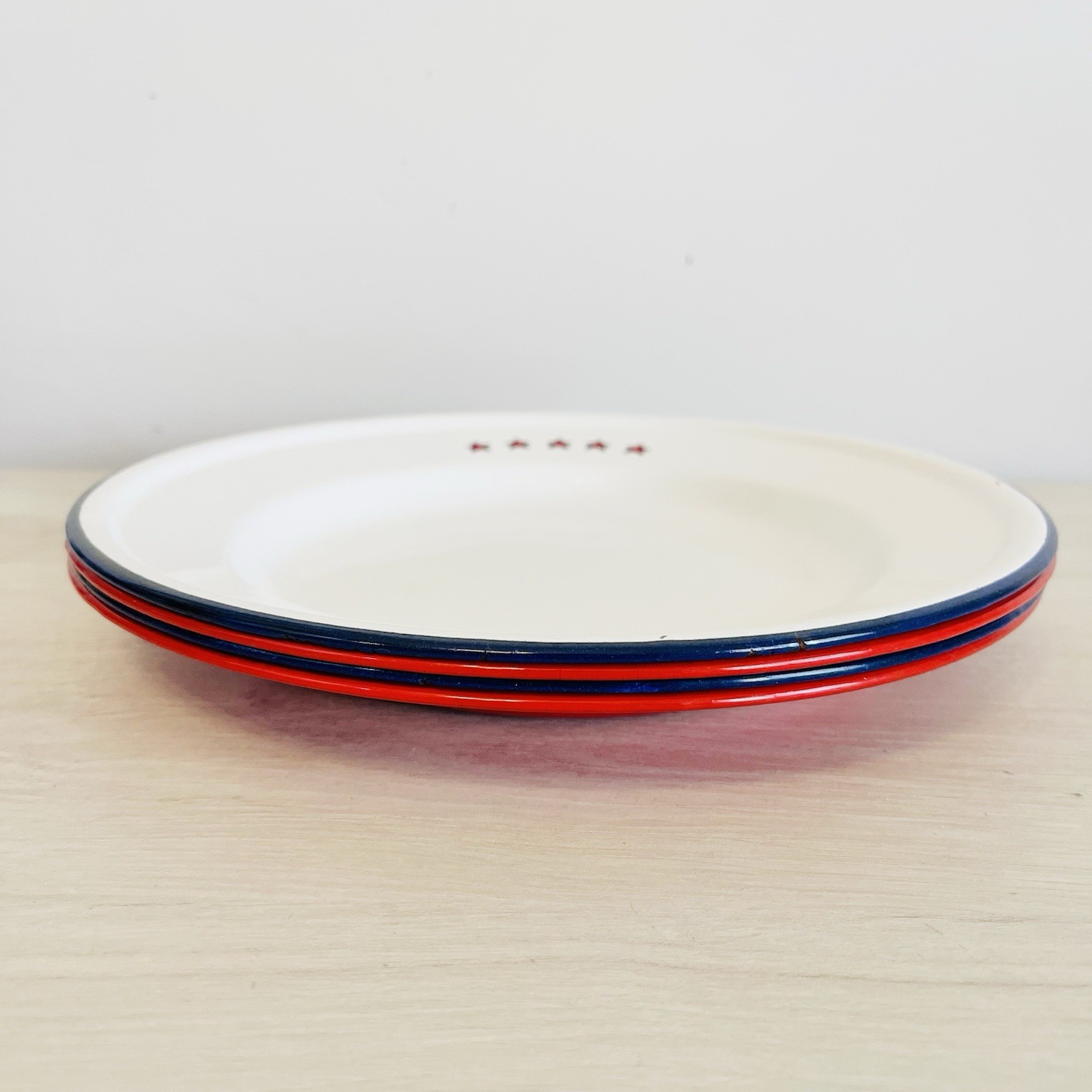 Vintage 1960s Taipro Little Red Wagon & Stars Enamelware Dinner Plates Lot Of 4