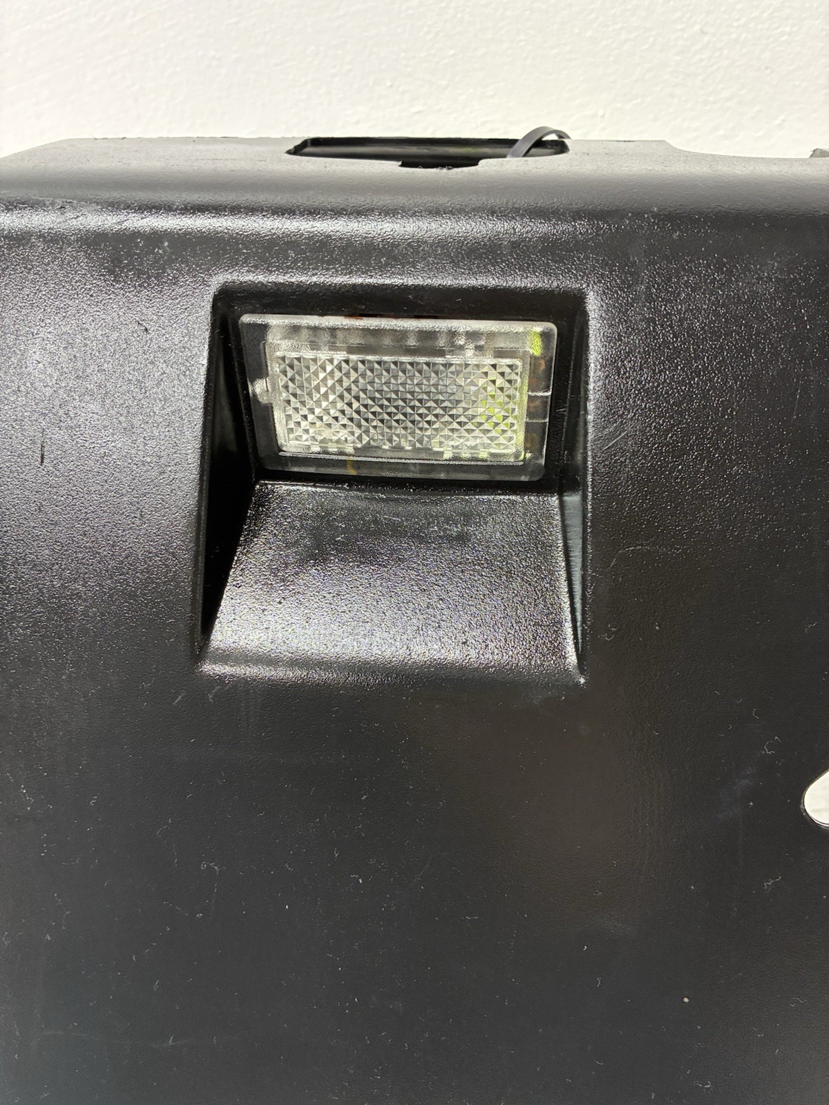 TRUNK LIGHT WITH BLACK BEZEL / 2005 - 2009 FORD MUSTANG OEM FACTORY OEM