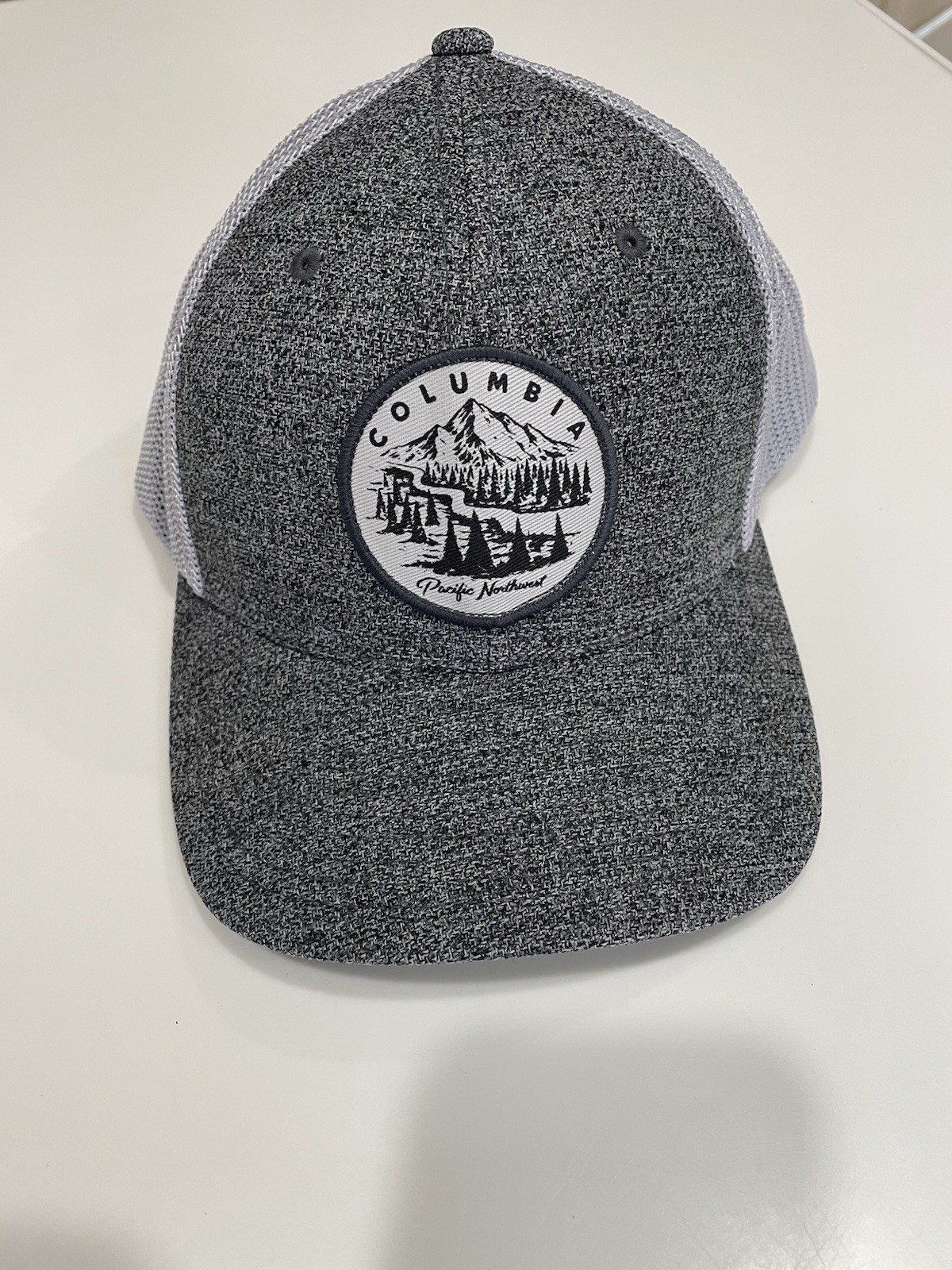 Columbia Flexfit Unisex Mesh Hat. Size L/XL Grey