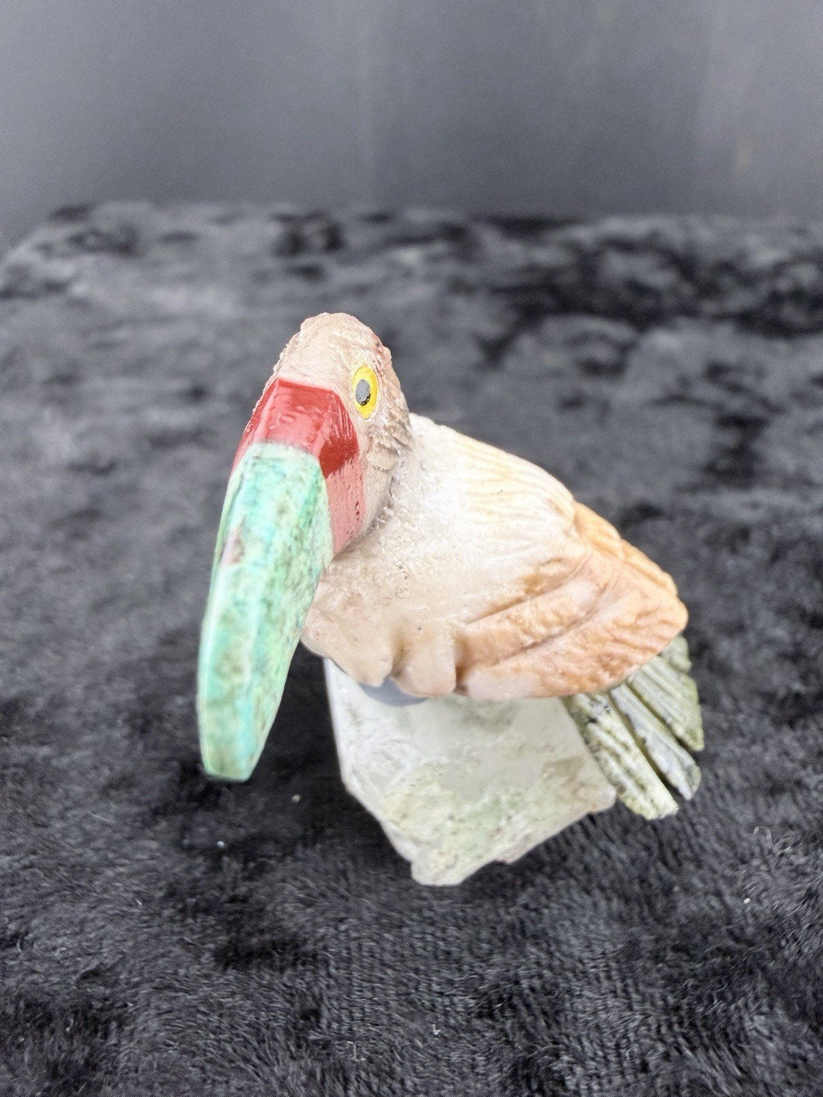 Gemstone Bird Sculpture on Mineral Base. 22 g. 27x31x40 mm