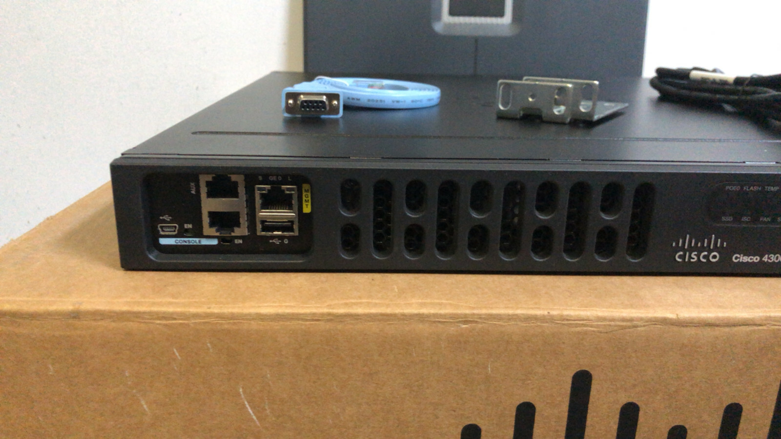 CISCO ISR4331-AX/K9 Gigabit Router Seck9 Appxk9 ISR4331-AX *NO CPU CLOCK BUG