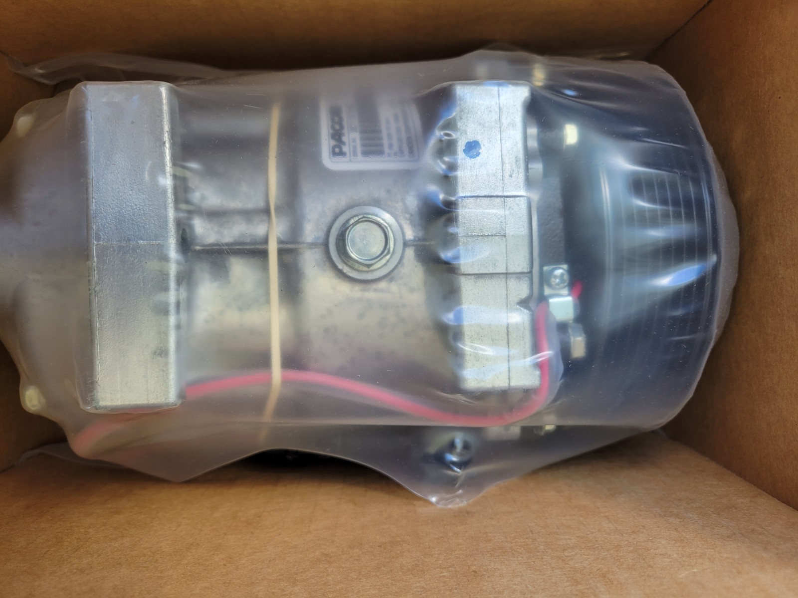 ~ NEW GENUINE PACCAR OEM ~ HVAC SLIMLINE COMPRESSOR ~ F69-1028-131