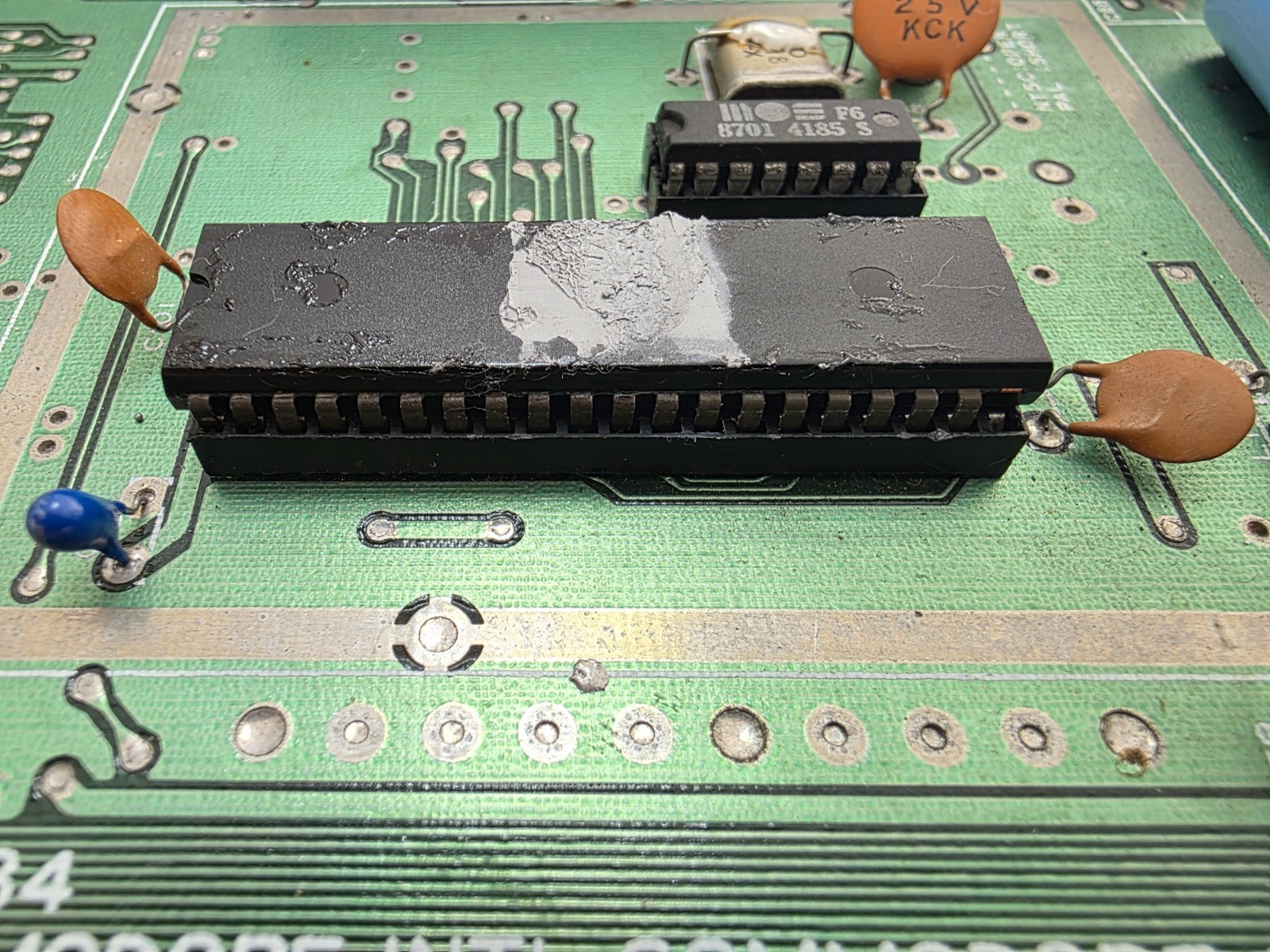 Commodore 64 Vintage Computer With Power Supply - Powers On *Please Read Desc.*