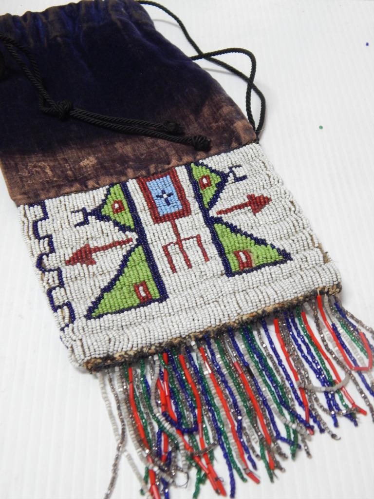 VINTAGE 1920s PLAINS BEADED DAKOTA INDIAN LADIES TOBACCO BAG - NICE SPIDER LINES