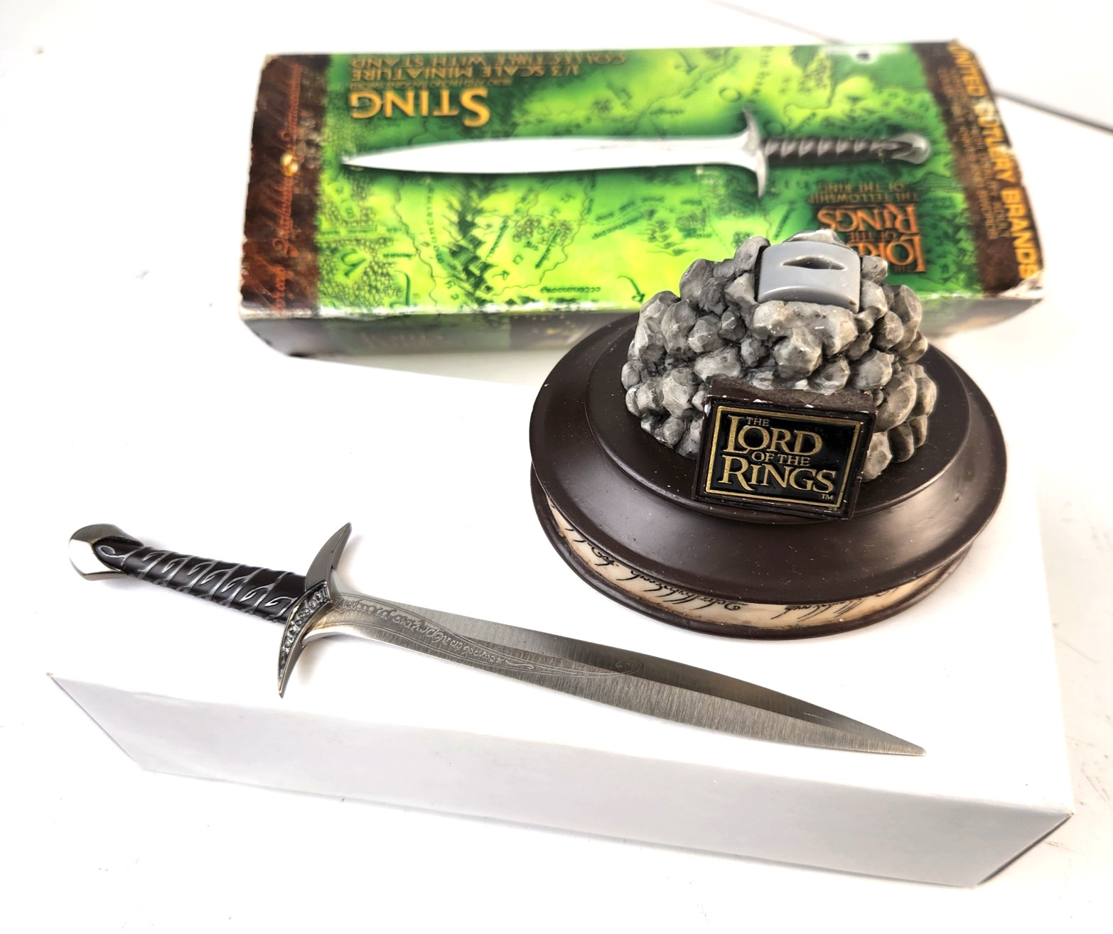 United Cutlery LOTR Sting sword 1/3 scale miniature collectible w/stand 2002