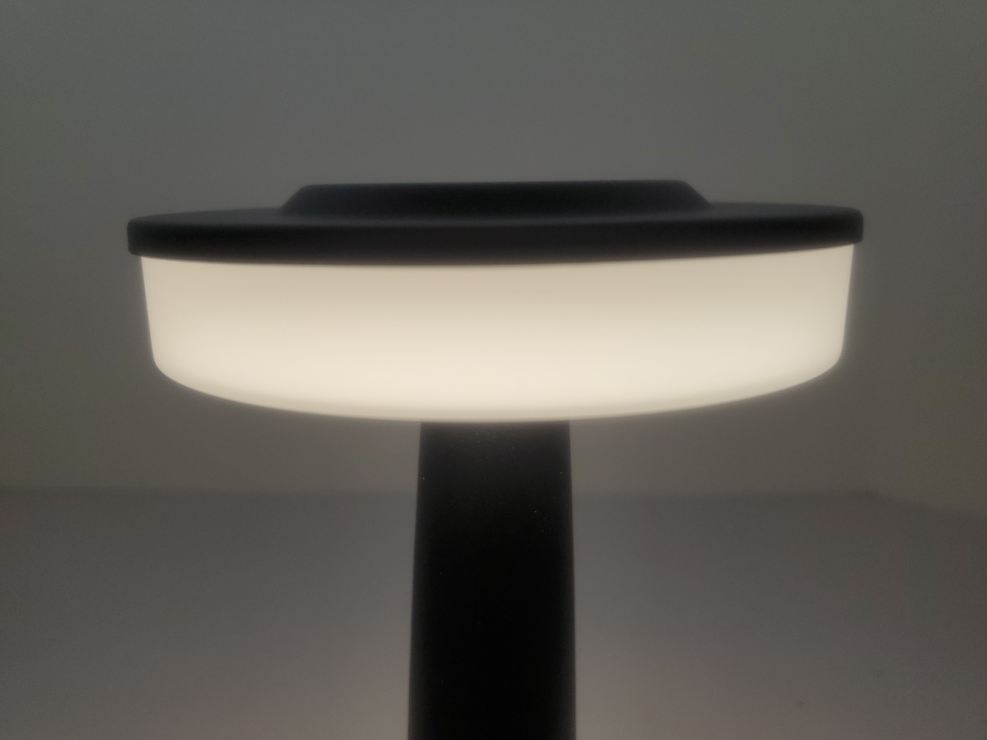 Cordless Metal Desk Lamp, Touch Sensor Control LED Table Lamp,3 Colors