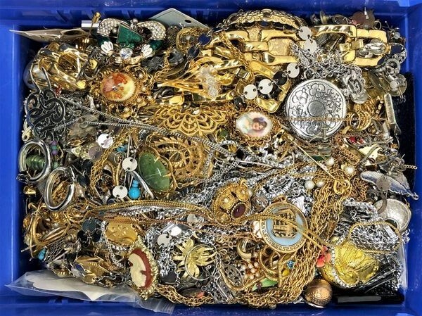 3 Pounds Unsorted Huge Lot VTG Jewelry Vintage New Junk & Wear Resell Tangled In