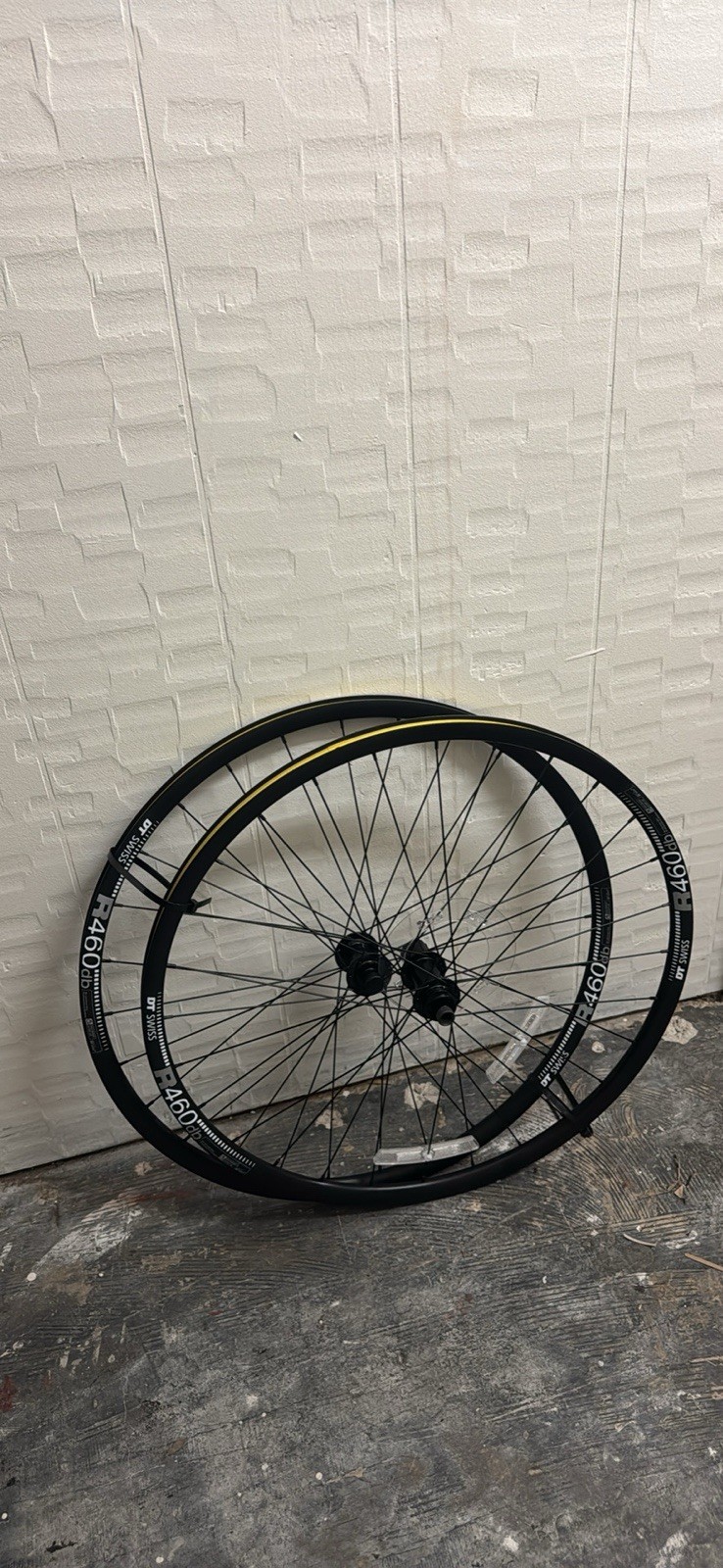 DT SWISS R460 Wheelset 700C (622x18) Clincher 11 Speed Rim Brake