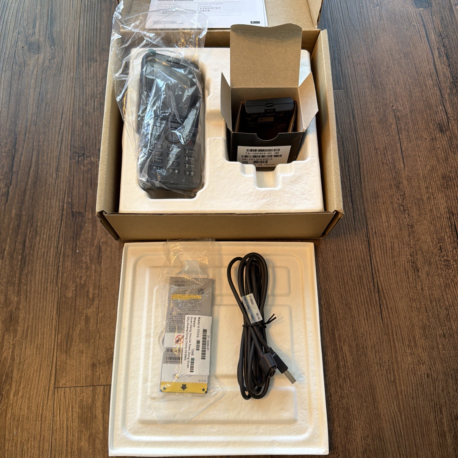 Cisco CP-8821 Wireless VoIP Phone w/ Charging Cable, Battery & DeskBase OPEN BOX