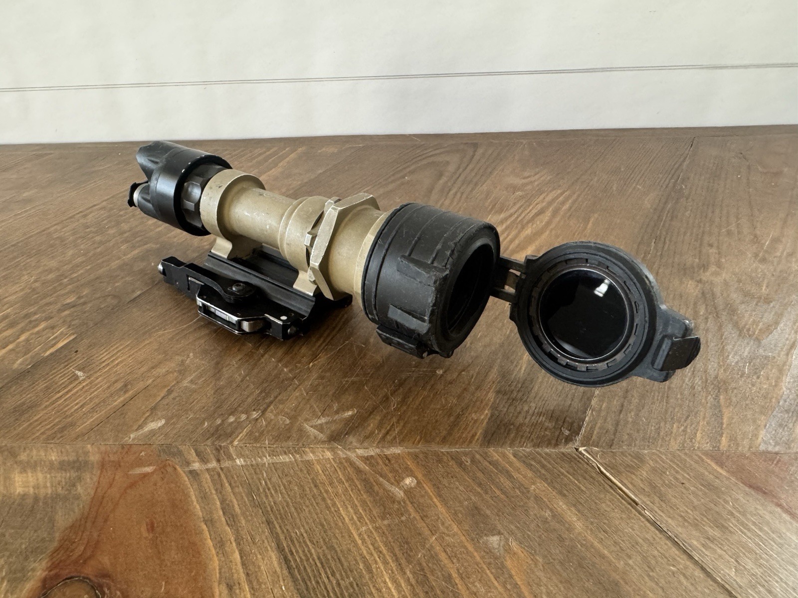 Surefire M952 Tactical Rail Mount Tan Flashlight -Infrared Fillter and M93 Mount