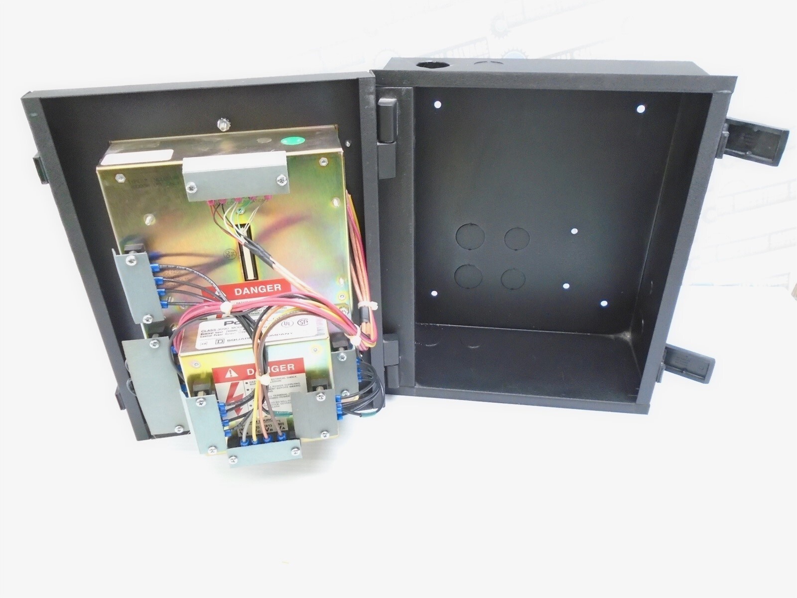 SQUARE-D PowerLogic Circuit Monitor 3020 CM-2150 with 3090-VPM-277-C1 - (TESTED)