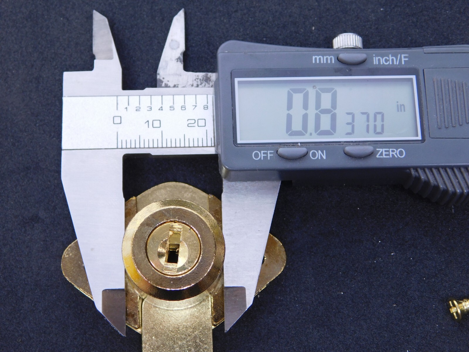 DESK OFFICE DRAWER CABINET LOCK BRASS 7/8"DIA x7/8"L Cylinder Keyed Different HN