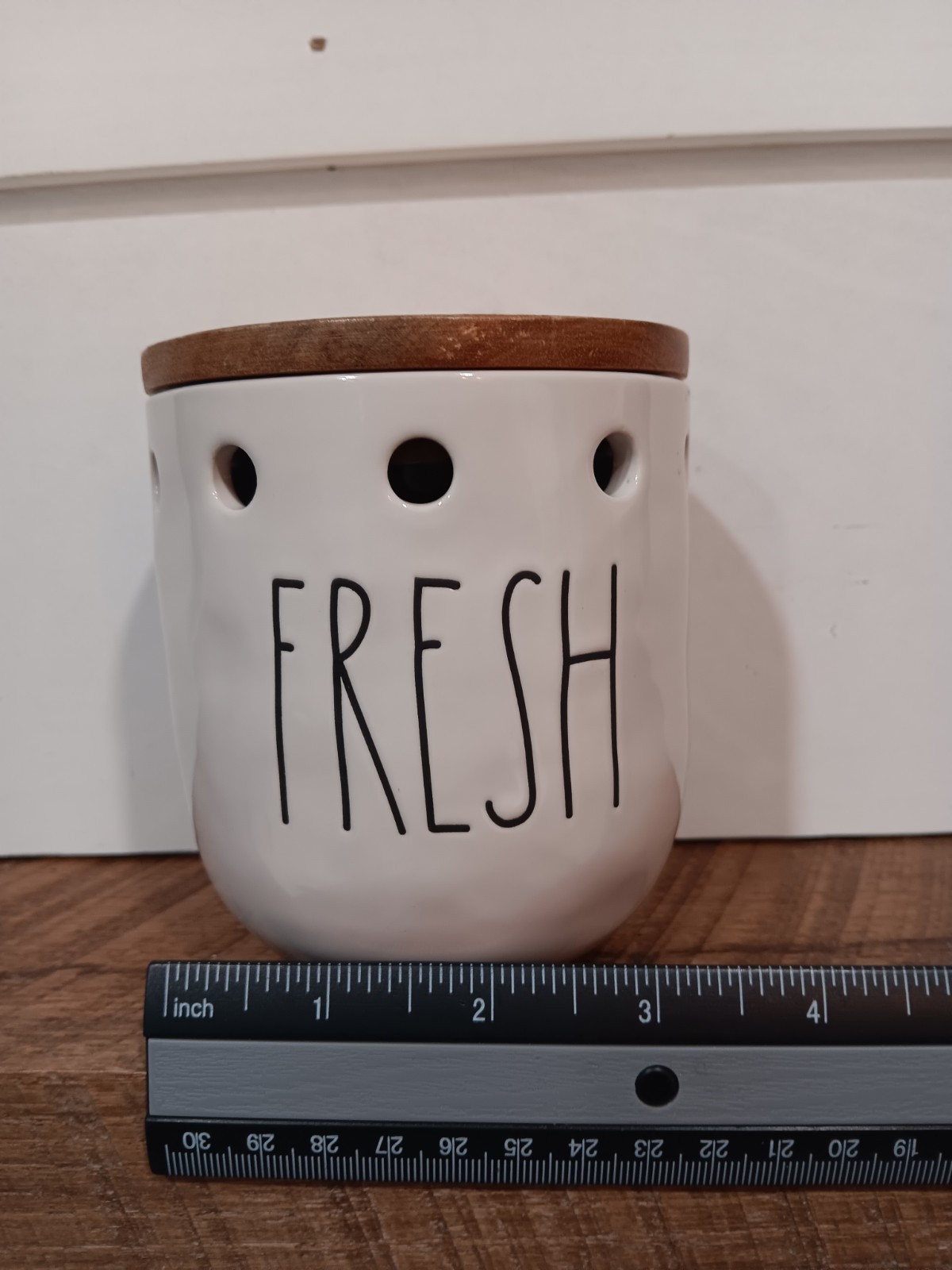 Rae Dunn Artisan Collection Garlic Cellar With Wooden Lid "Fresh"