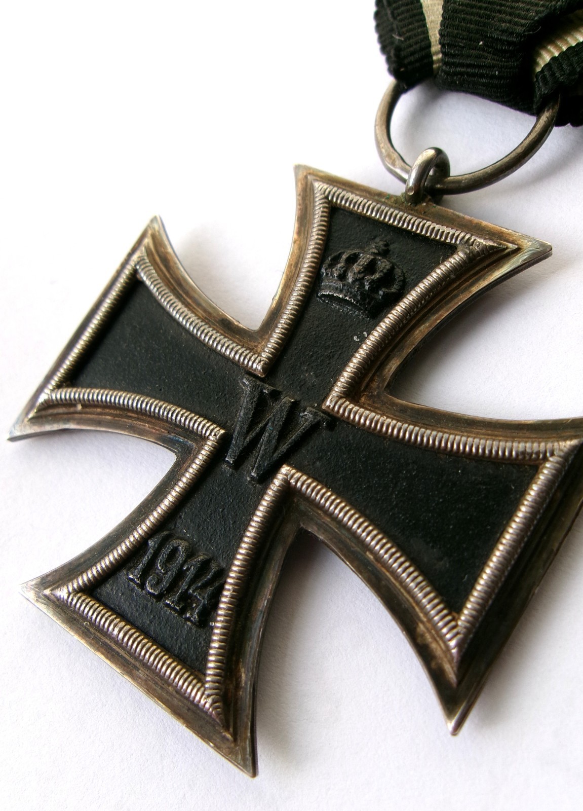 German Iron Cross 2nd class 1914 medal maker marked LW - nice quality