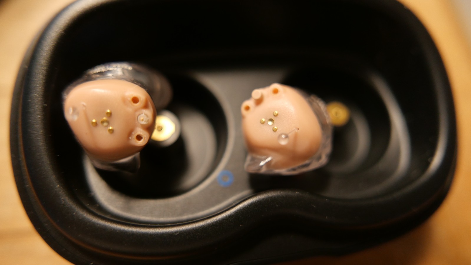 STARKEY Edge AI 24 Custom Fit ITE Hearing Aids W/ Prem charger -VERSAND EU!! 2