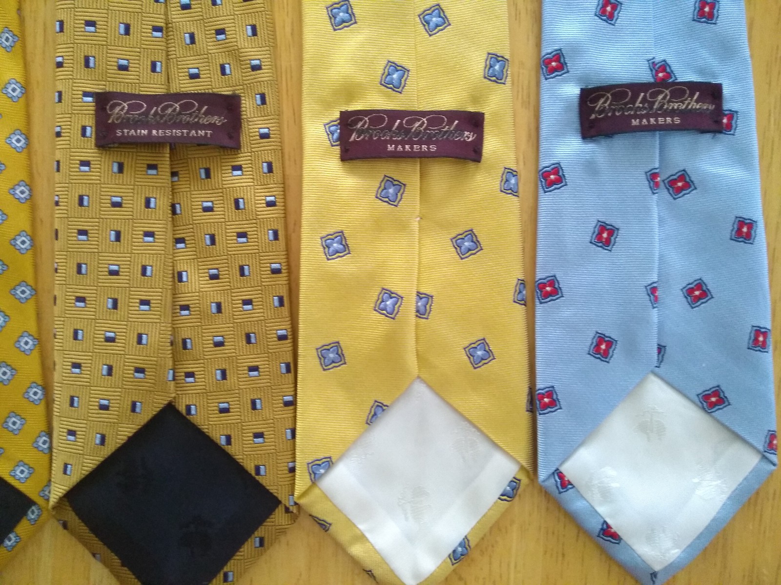 NWOT Brooks Brothers Boys Geometric / Medallion Trad Ivy Tie