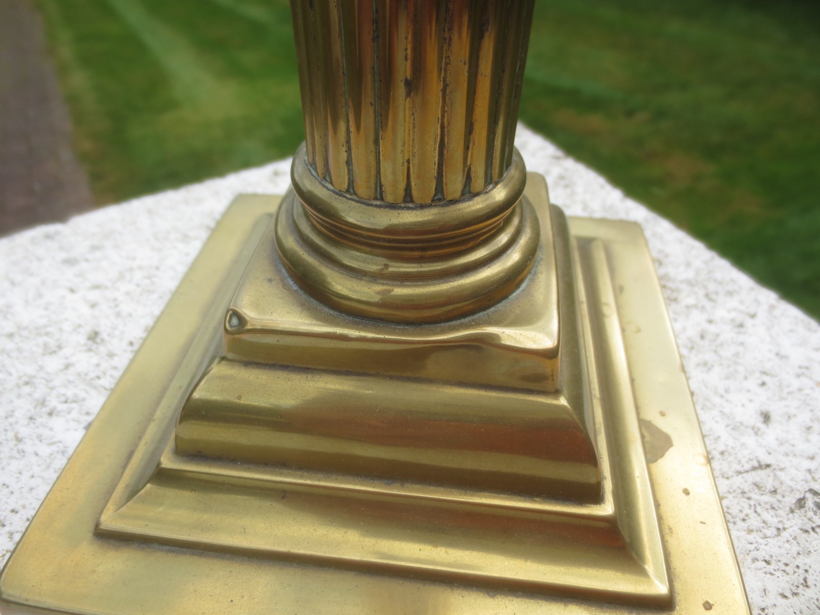 Antique Brass Corinthian Column Oil Lamp Brass 12" In Height