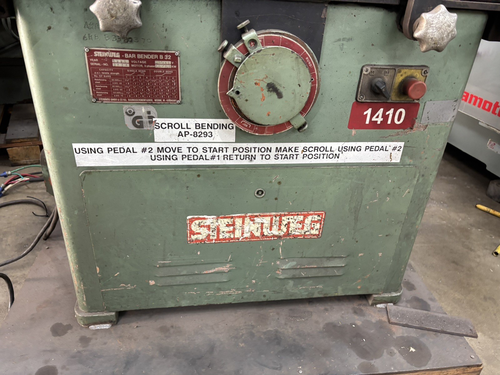 1985 1-1/4" STEINWEG MODEL #B32 REBAR, ROD & BAR ROTARY BENDER