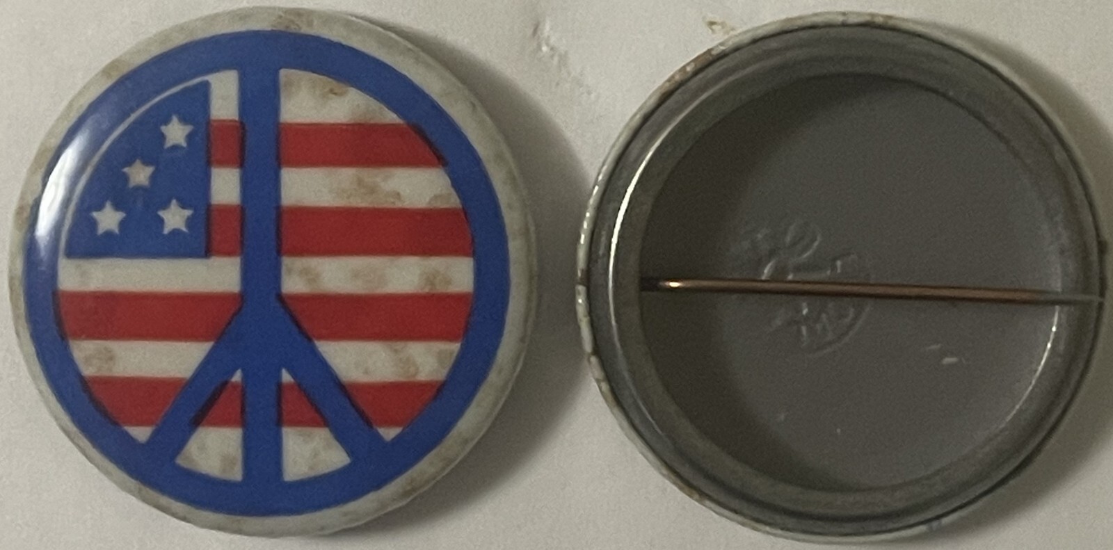 Vintage 🤩1960s Vietnam War USA American Flag Peace Pin Pinback, Historic Piece!