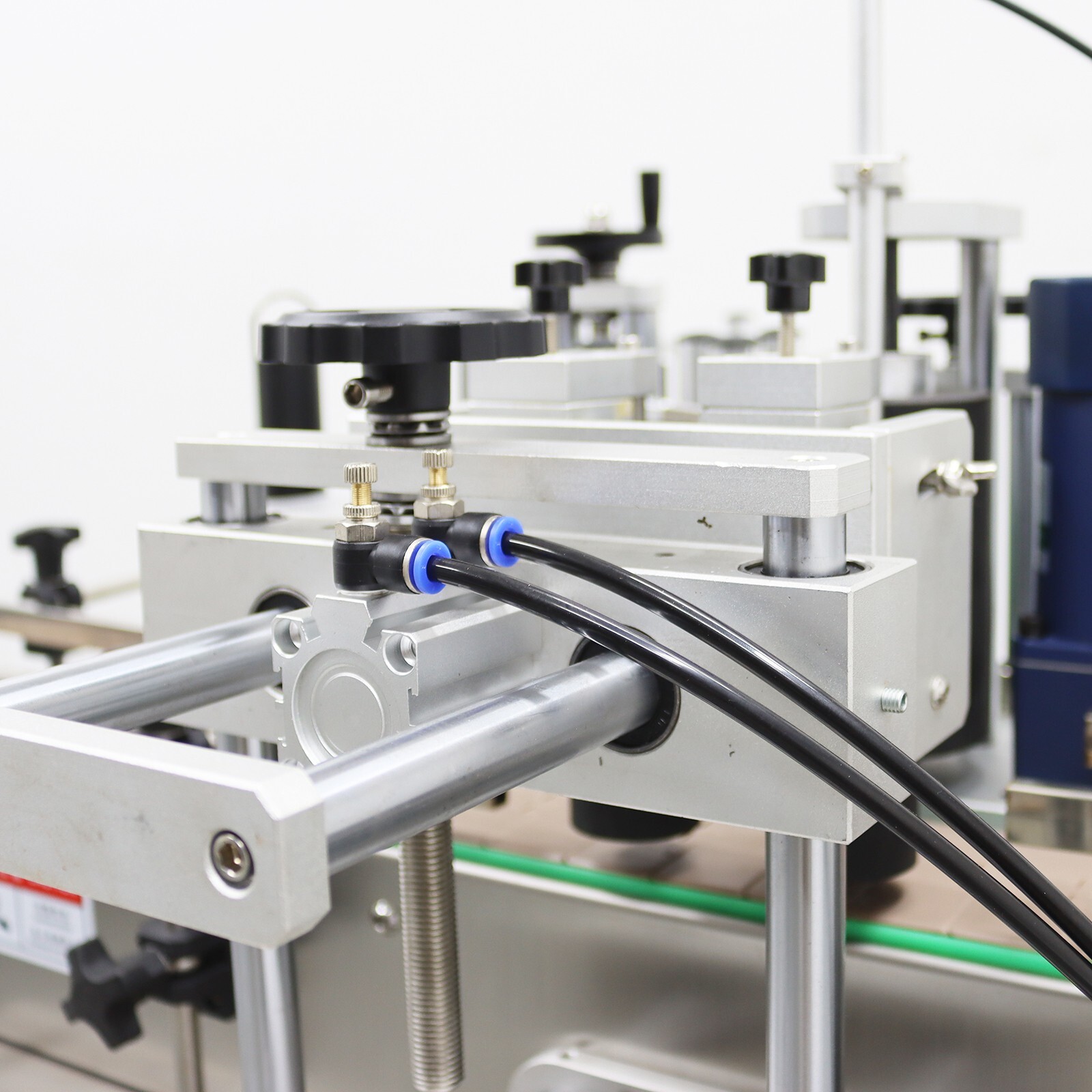 Automatic Round Bottle Labeling Machine Bottle/Can/Wine Labeler Full Label 110V