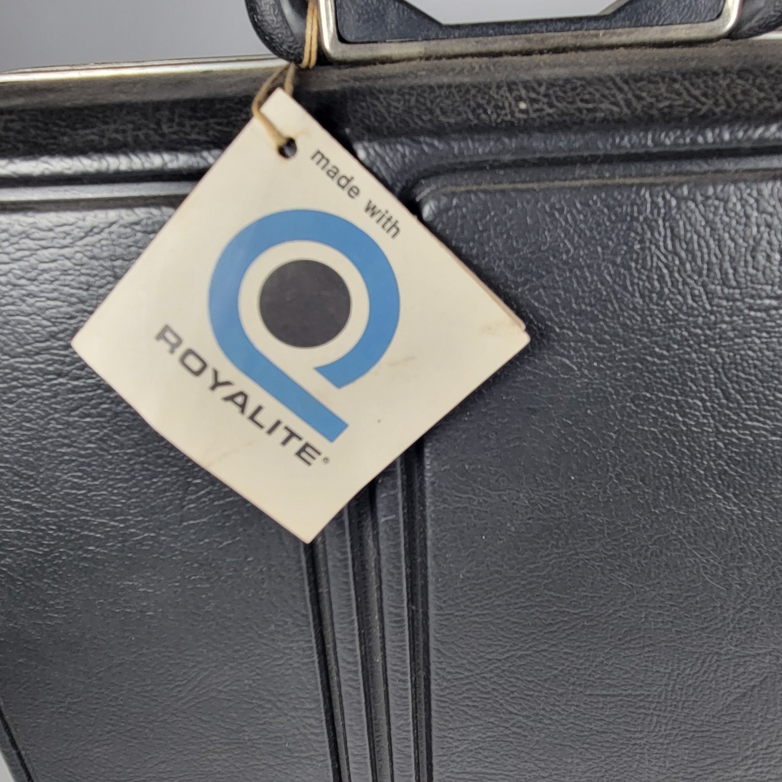 Vintage Portable Travel Bar Executair 737 Trav-L-Bar Case Key Uniroyal Royalite