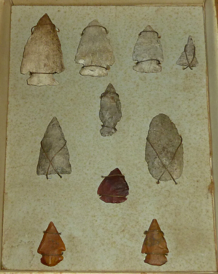 Vintage 10 Indian Arrowheads,Old Hunting Tools,Artifact,Native American Used