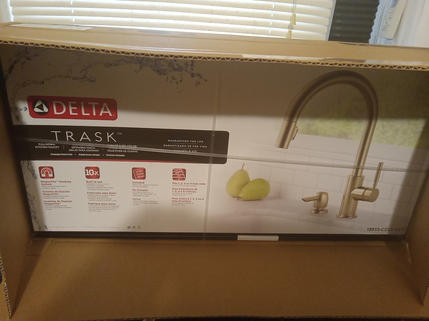 NEW! Delta Trask 19933-CZSD-DST Pull-Down Kitchen Faucet Champagne Bronze Finish