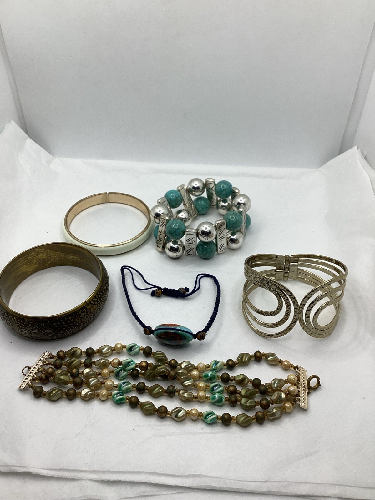 Mixed Lot Of Costume Jewelry Bracelets. 10/21