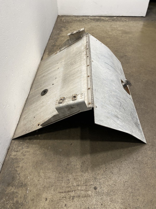 2012 Peterbilt 587 Battery Box Cover (683-10209)