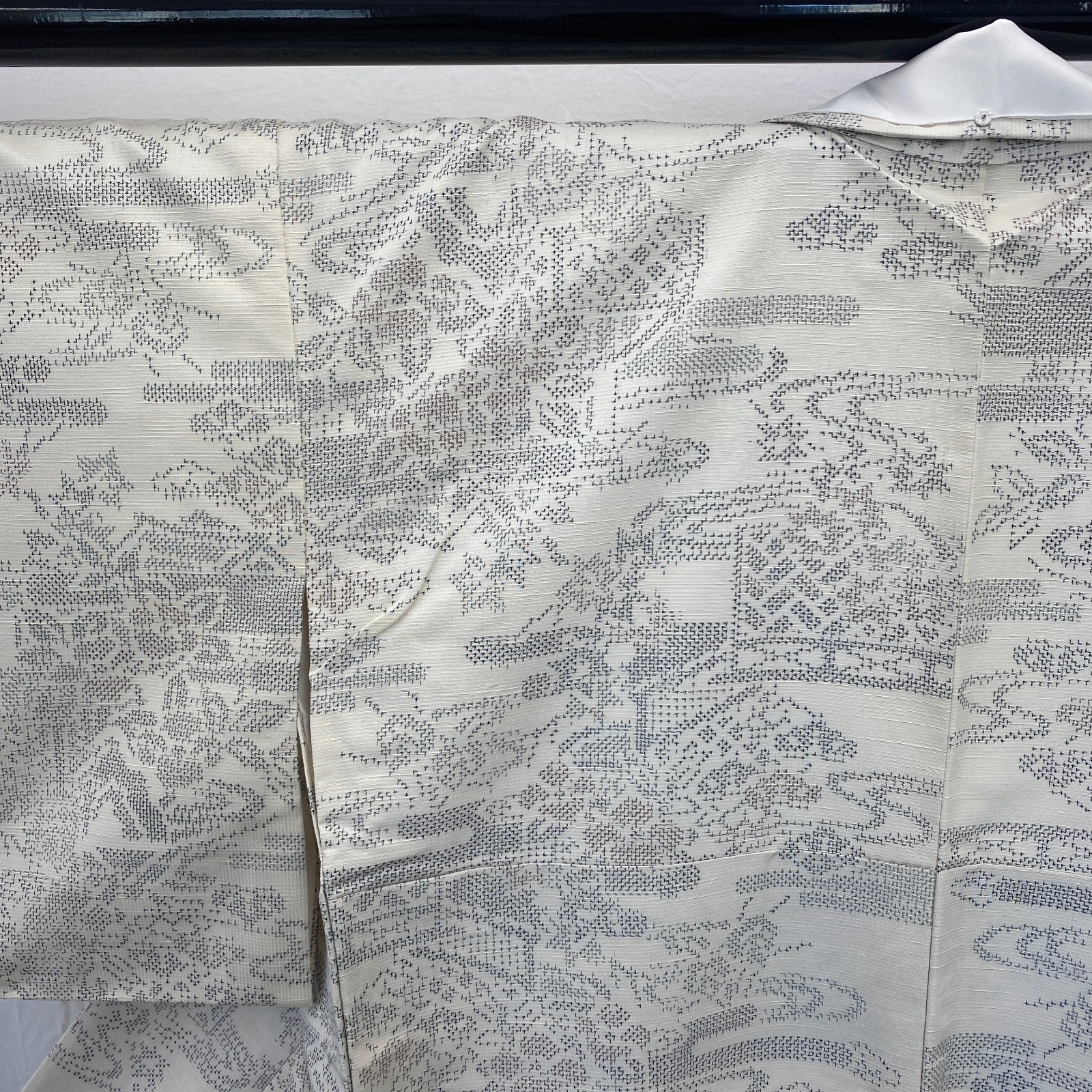 Japanese Vintage Kimono Silk White Oshima Traditional Authentic Length 61 in