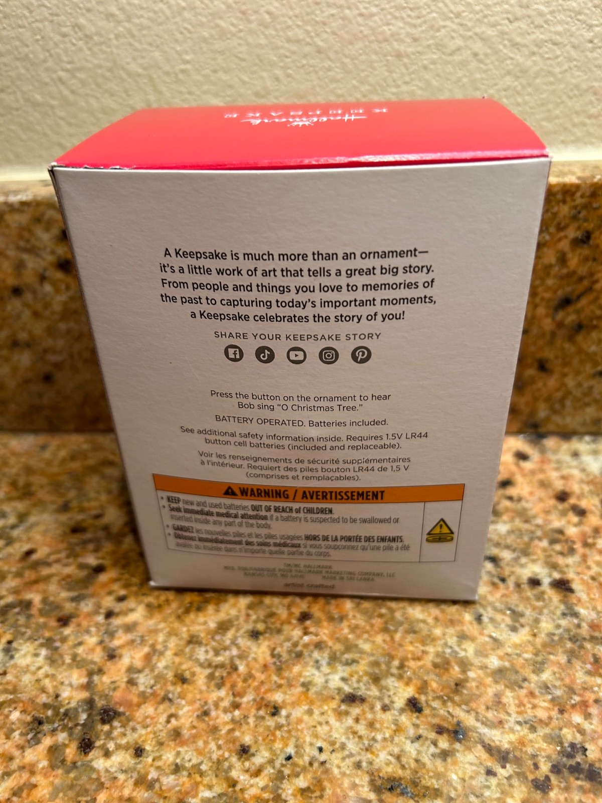 2025 HALLMARK - BOB TRIMS THE TREE - MINIONS - KEEPSAKE ORNAMENTS