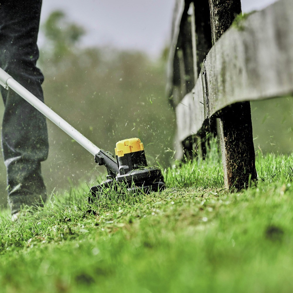 DeWalt DCKO215M1R 20V MAX XR String Trimmer and Blower KT Certified Refurbished