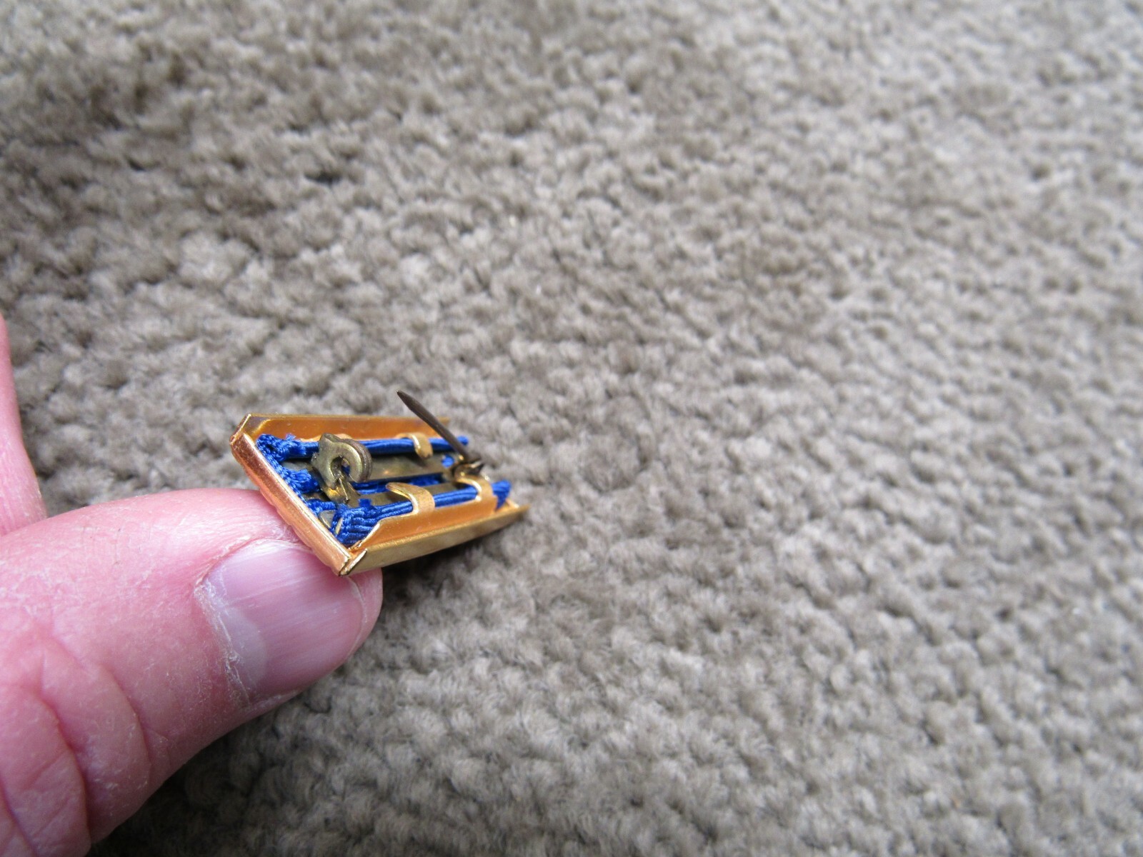 US WW2 Presidential Unit Citation Pin Back Original In govt Paper NOS