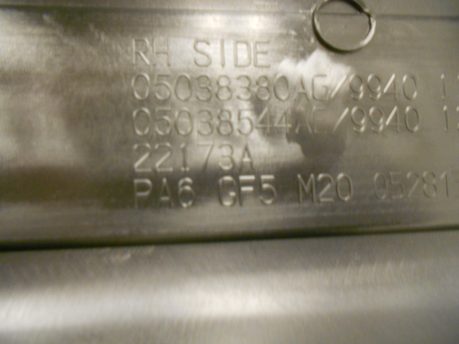 Factory OEM Genuine MOPAR SRT SRT8 R/T Engine Wiring Cover Valve 392 Set L & R