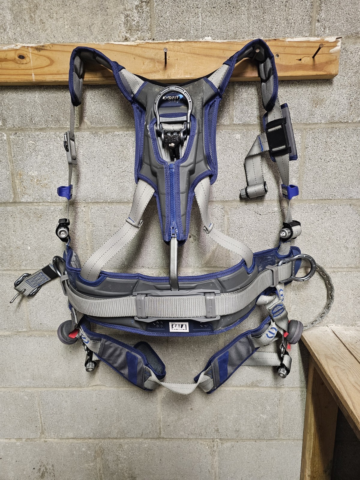 3M DBI-SALA EXOFIT STRATA XL FULL BODY HARNESS FALL PROTECTION XL BELT 1112538