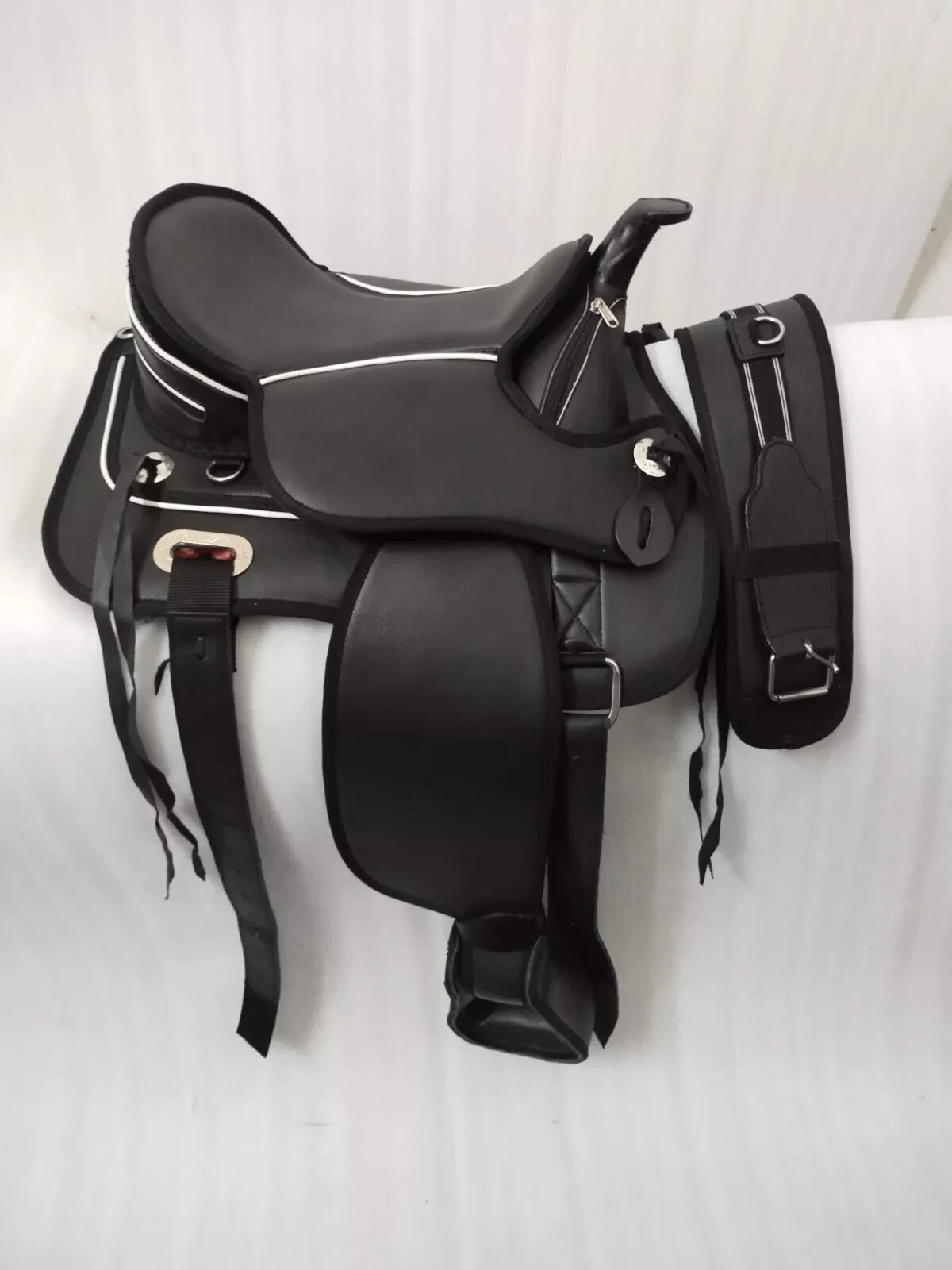All Purpose-Treeless western Synthetic Saddle For Horses (Sizes: 14"-18")