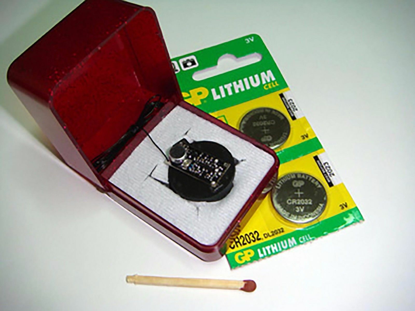 Hidden Mini Spy Audio Wireless Listening Voice Device FM mic . Signal Up To 300m