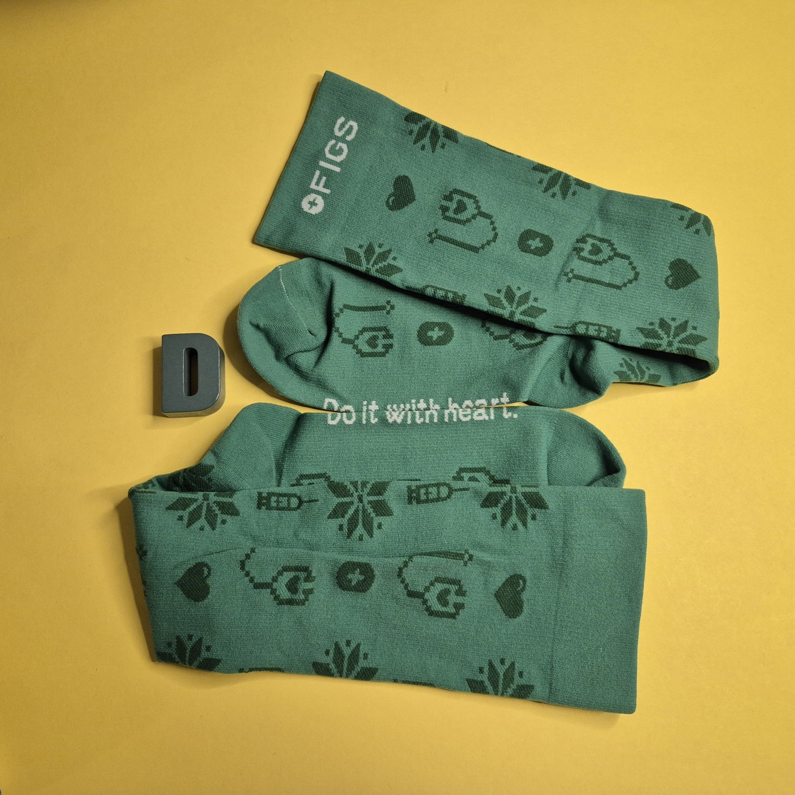 FIGS COMPRESSION SOCKS NO SHOW CALF LENGTH VOL DISCOUNT BUILD A BUNDLE NWOT