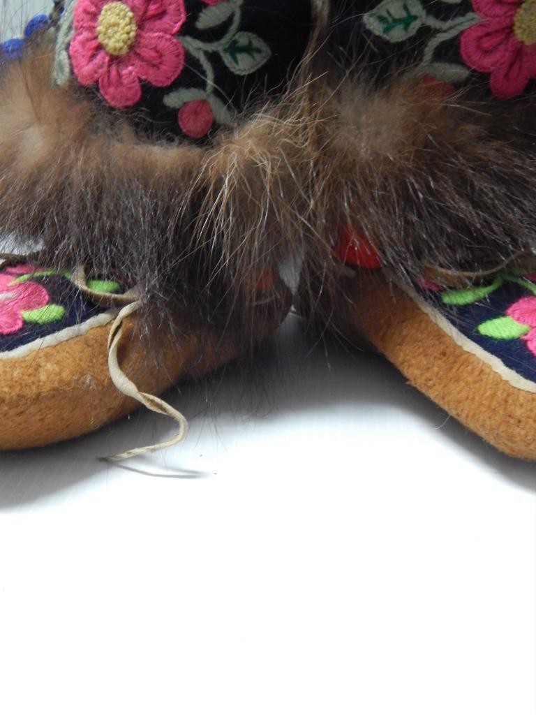 VINTAGE MID CENTURY CANADIAN N. CREE INDIAN HI TOP EMBROIDERED MUKLUKS MOCCASINS