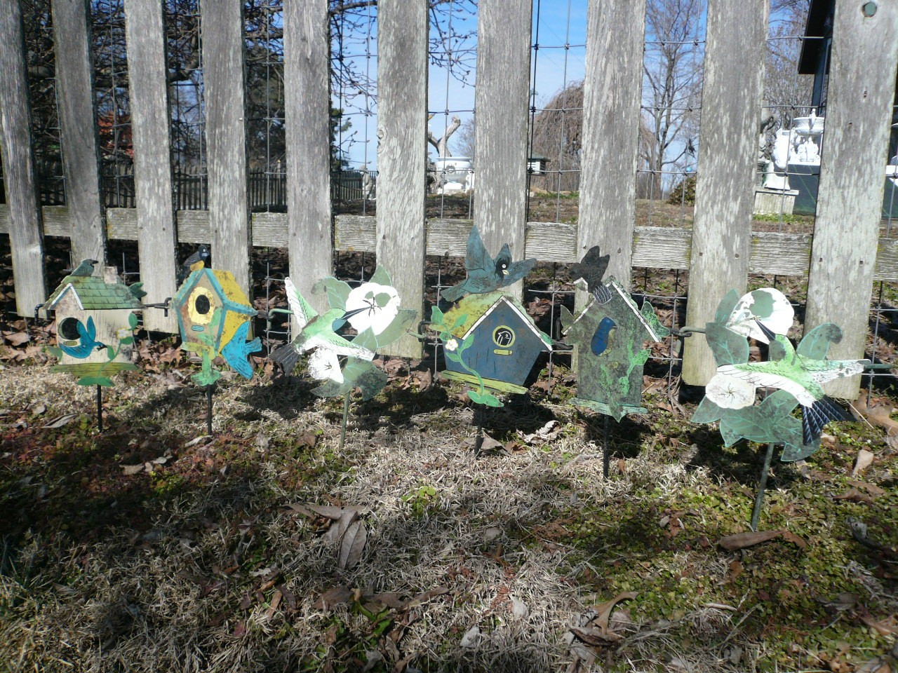 AWESOME MID CENTURY VINTAGE BIRDS & HOUSES METAL GARDEN BORDER STAKES 60'S-70'S