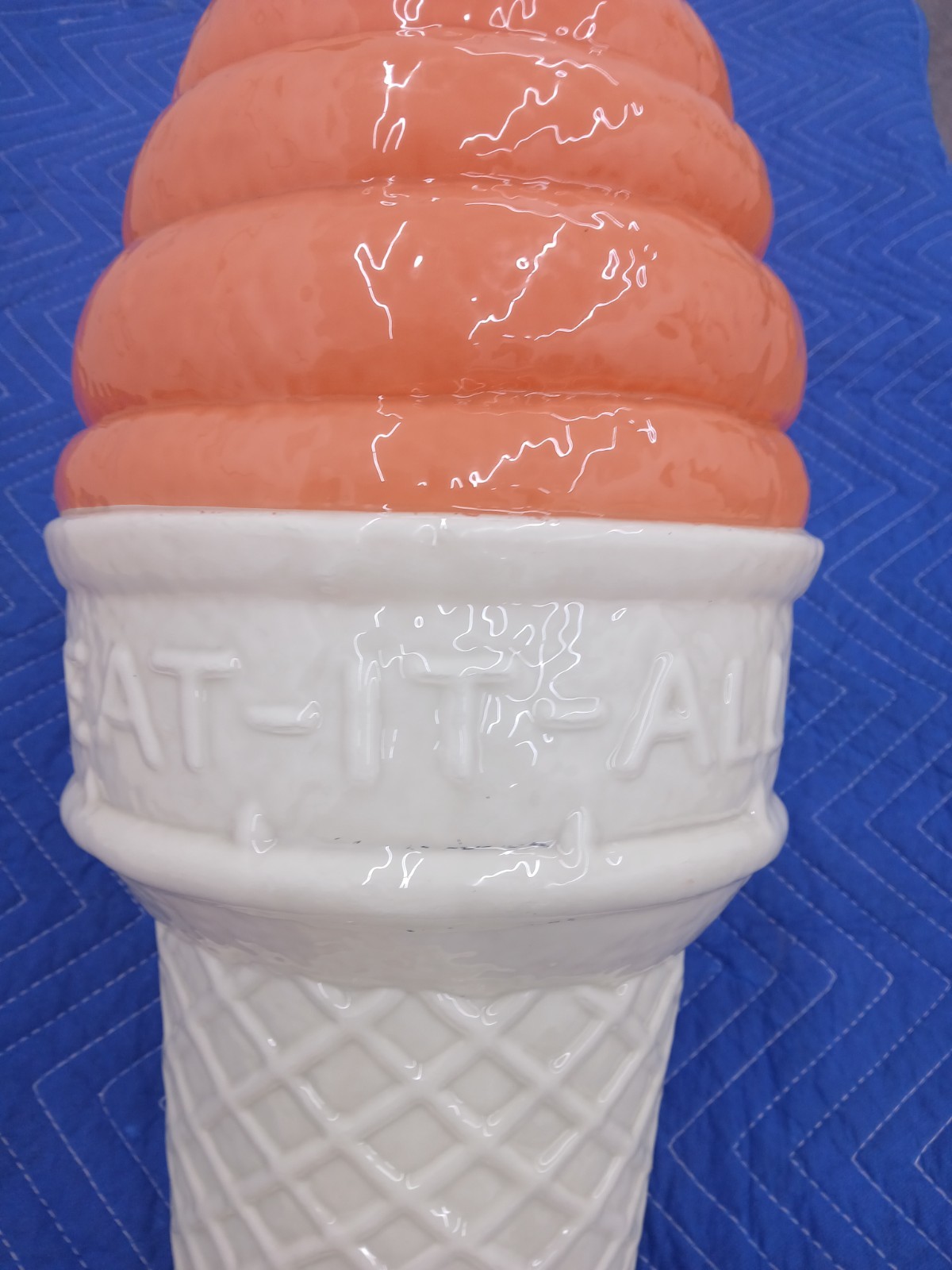 Vintage Eat It All Ice Cream Cone Plastic Advertising Lens Ships Free