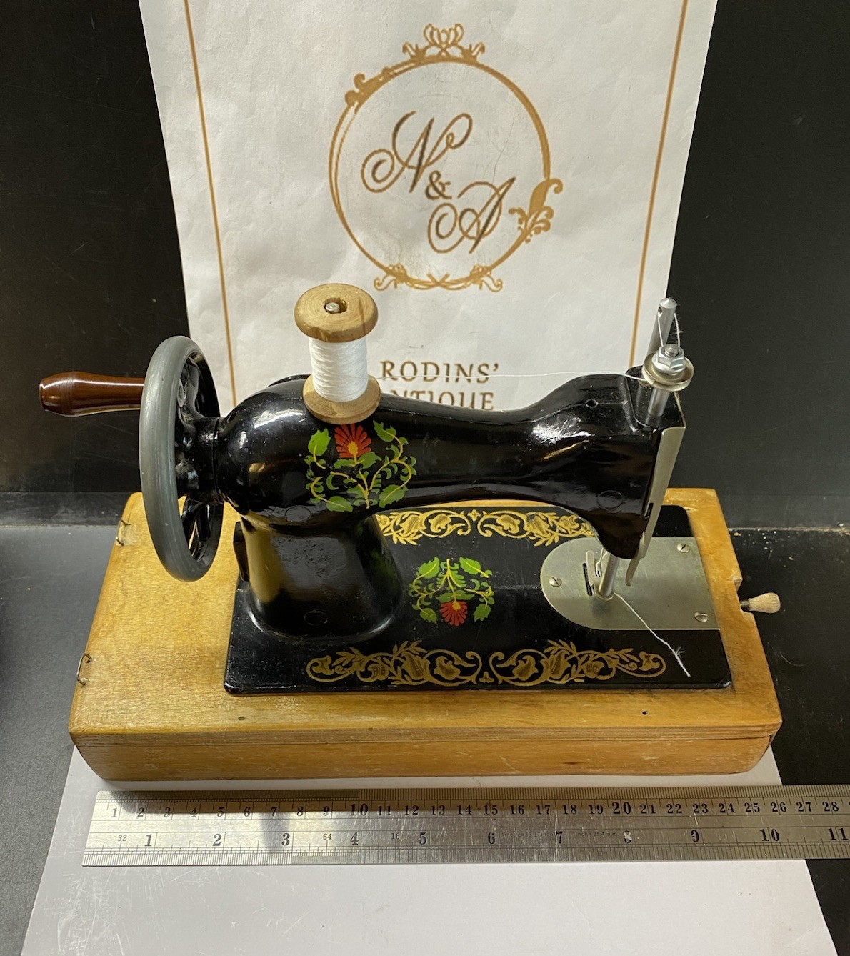 VINTAGE Original Children Toy Mini Sewing Machine In The Bakelite Case Working