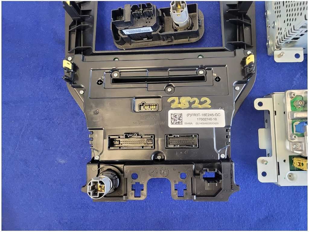 2016 Ford Mustang GT S550 Audio Sync3 Receiver Navigation Stereo Face Plate 2822