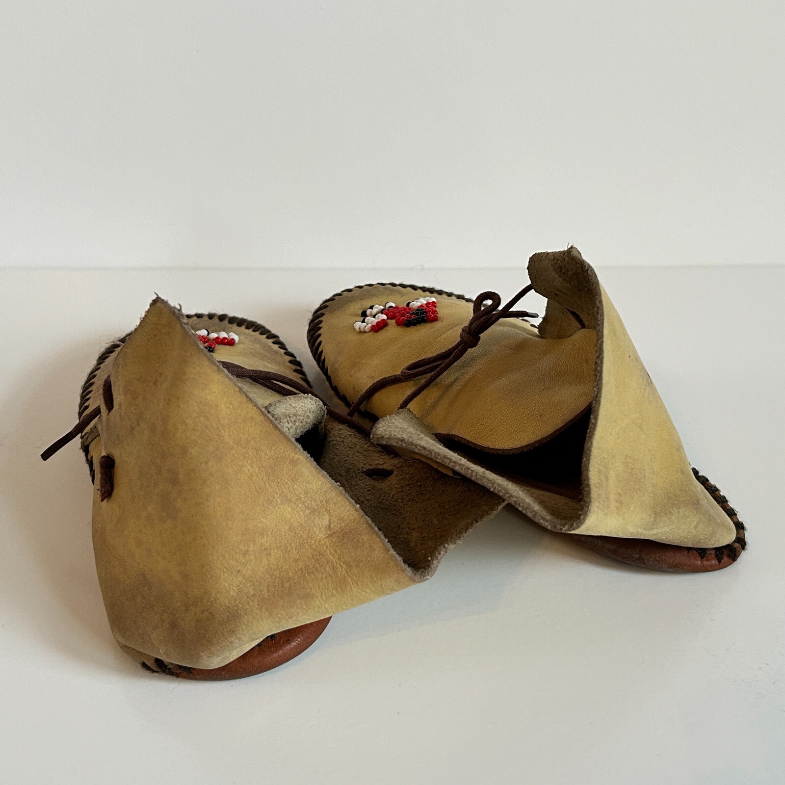 Vintage7" BEADED Thunder Bird LEATHER NATIVE AMERICAN INDIAN MOCCASINS BOOTIES