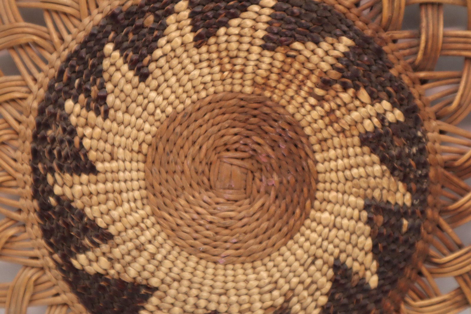 VTG Native American Indian Hupa Yurok Woven Basket Plaque Flat Tray Trivet 6.75"