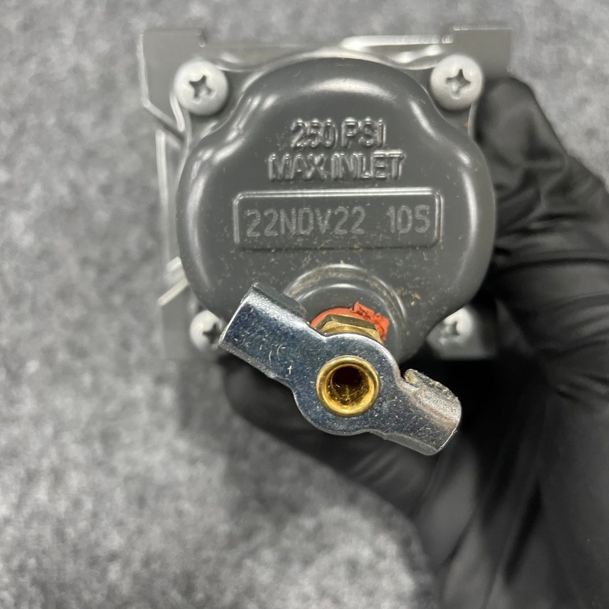 Emerson Fisher 67CFR Series Instrument Supply Regulator