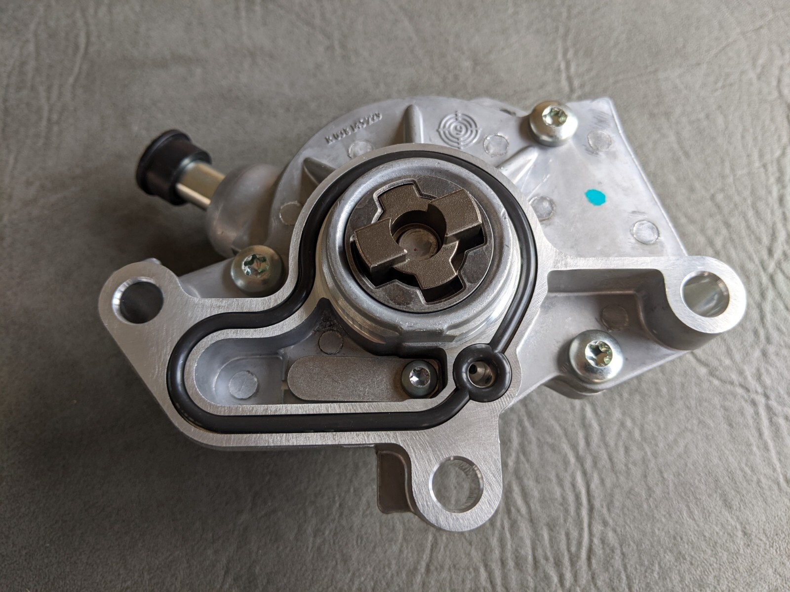 NEW GERMAN VACUUM PUMP A4 GOLF JETTA NEW BEETLE TDI ALH 038 145 101 B $144