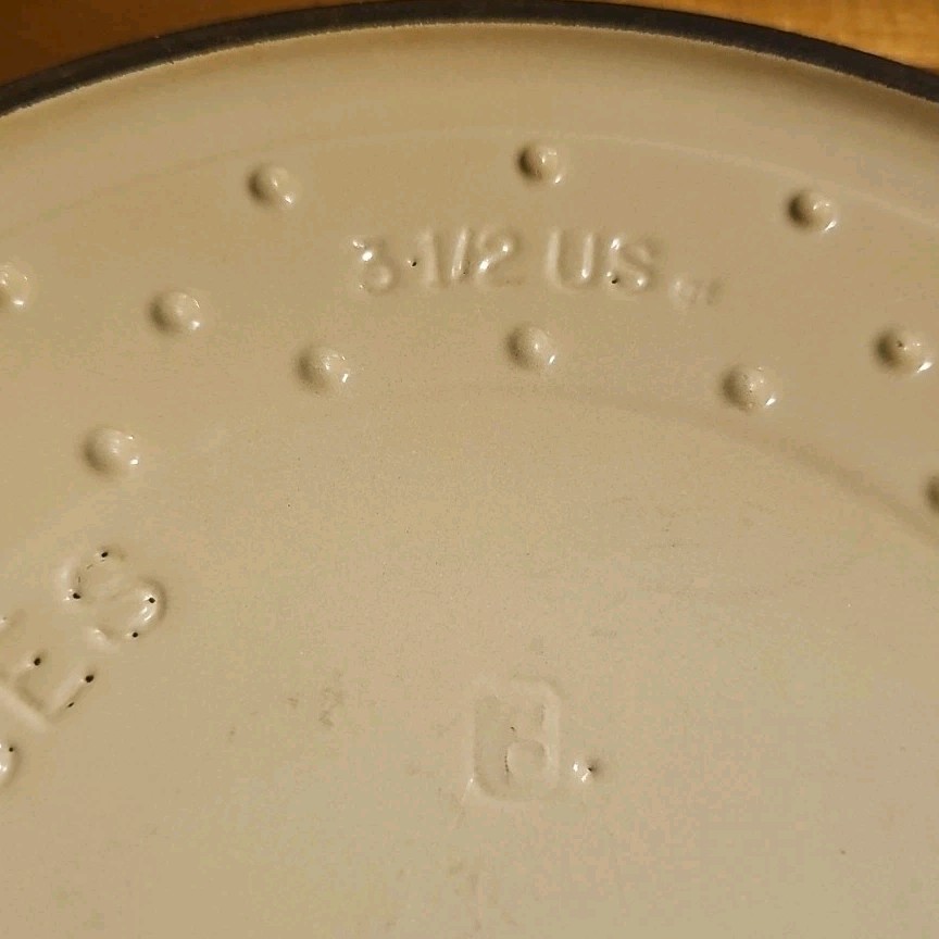 Vintage Cousances 22 Dutch Oven Beige 3.5 Quart Made in France Le Creuset