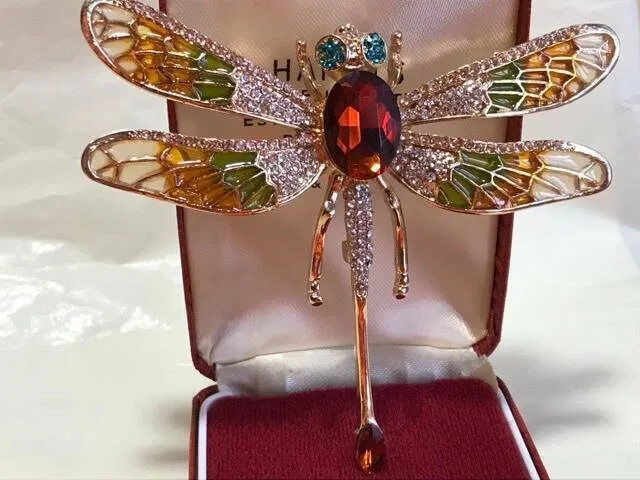 Luxury Coat Brooch Dragonfly Sparkling Rhinestones Suitable for Banquets